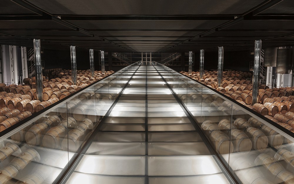 Glass walkway barrel_COS