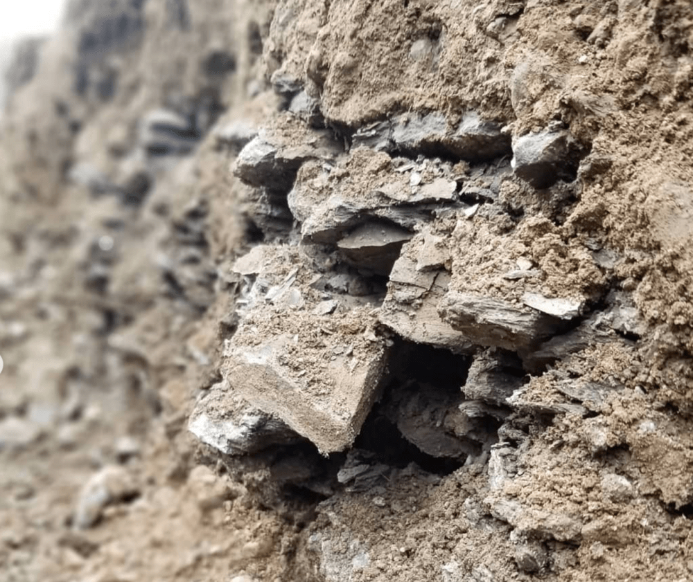 shale limestone bedrock of the county - Redtail Vineyards